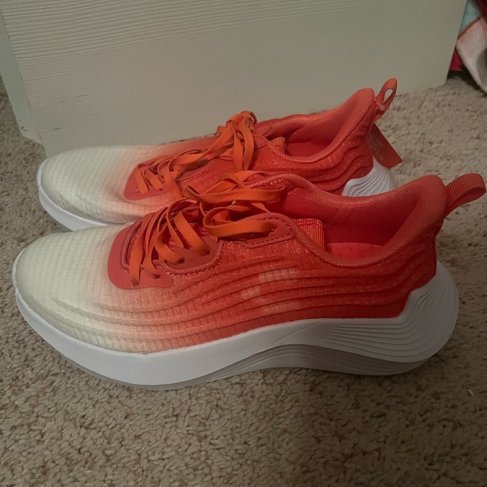 New Charly Women's Distinct PFX Running Shoes Coral White Ombre Size 7 NWT - Picture 2 of 3